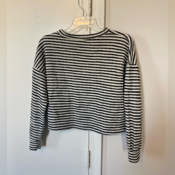 Urban Romantics striped long sleeve cropped blouse size women’s medium - Picture 4 of 5